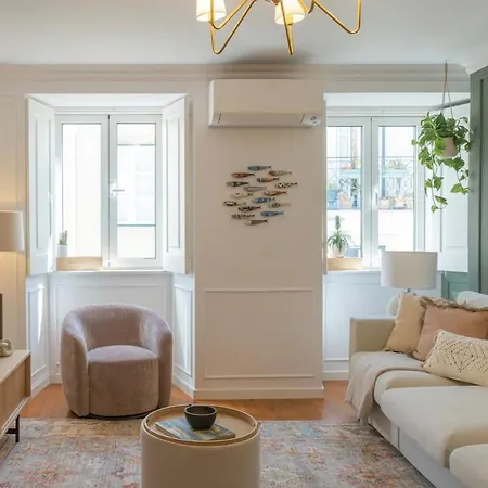 New! Luxury 2br Retreat, 2 Baths, Ac, Citycenter Apartamento Lisboa