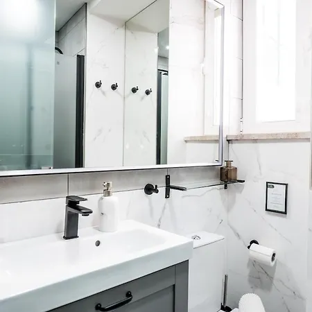 New! Luxury 2br Retreat, 2 Baths, Ac, Citycenter Apartamento *
