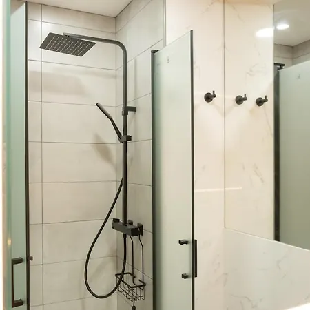 New! Luxury 2br Retreat, 2 Baths, Ac, Citycenter Apartamento Lisboa