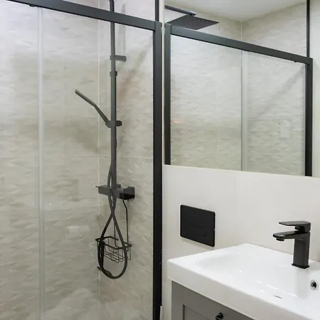 Apartamento New! Luxury 2br Retreat, 2 Baths, Ac, Citycenter Lisboa